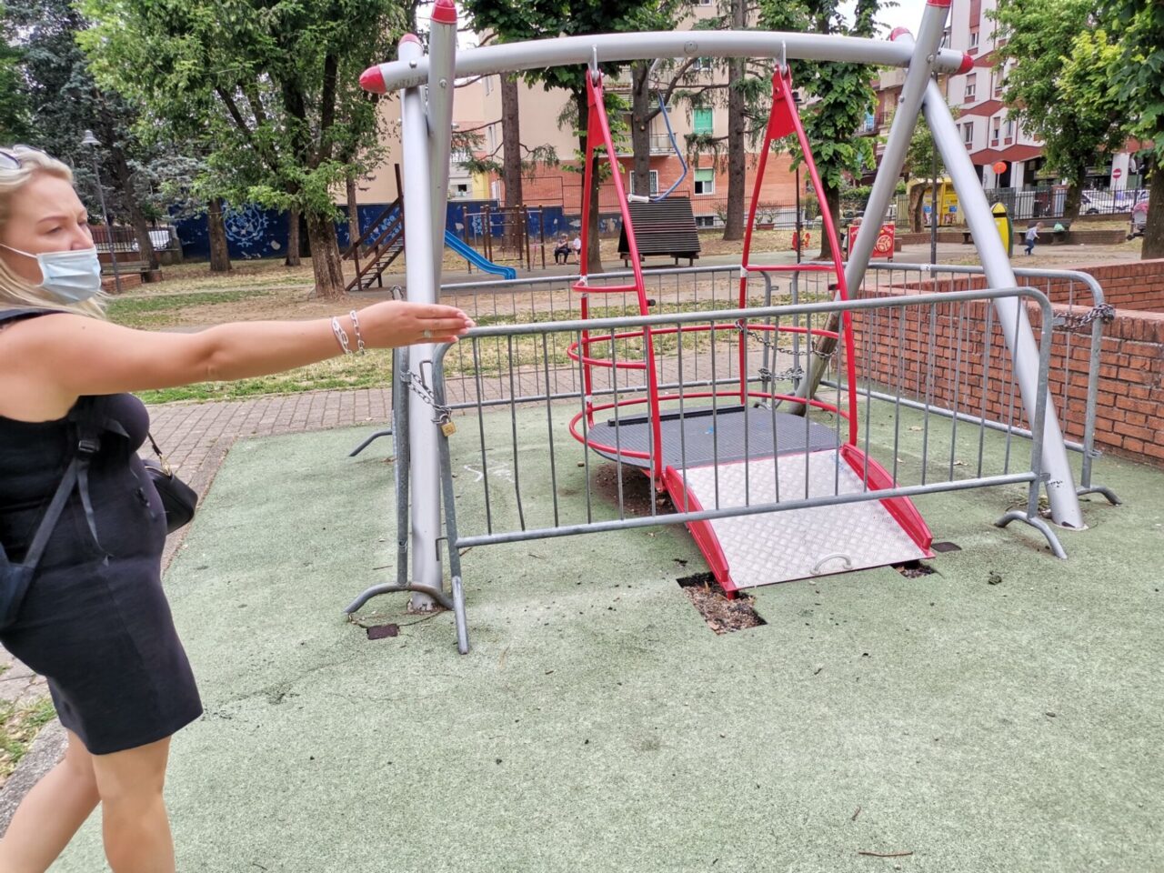 L’altalena per i bambini disabili? E’ rotta da tre anni e mezzo