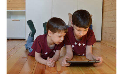 Genitori alle prese con la “Generazione Z”: bambini e adolescenti che crescono con smartphone e tablet