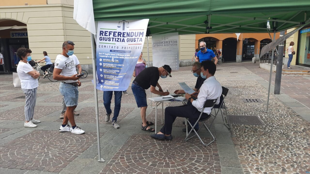 lega raccolta firme referendum giustizia a cernusco