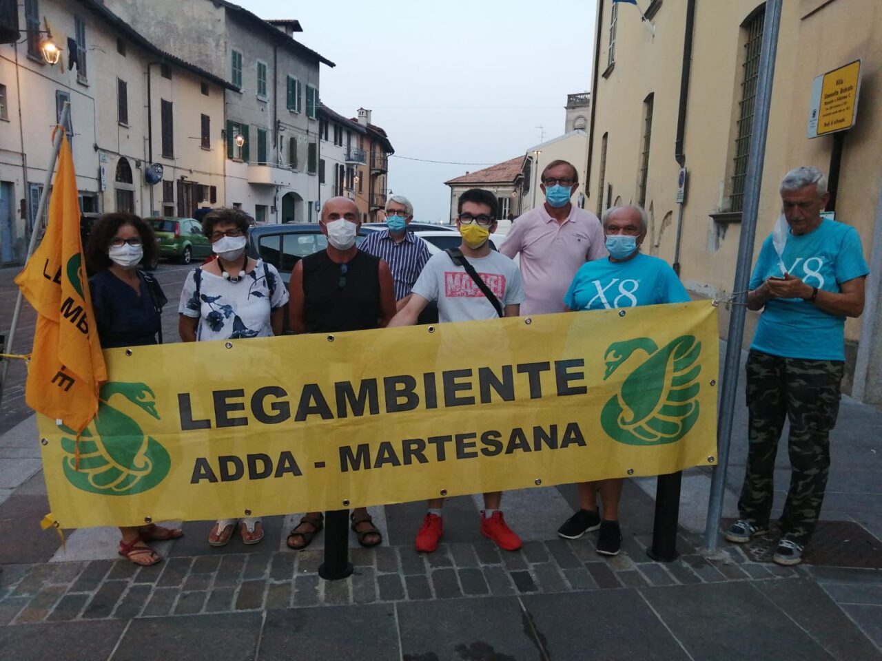 Mentre in Municipio si approva la variante al nuovo insediamento industriale, fuori Legambiente protesta