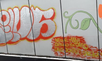Scritta no-vax deturpa murales sul Naviglio nel sottopasso dedicato a una ragazza investita