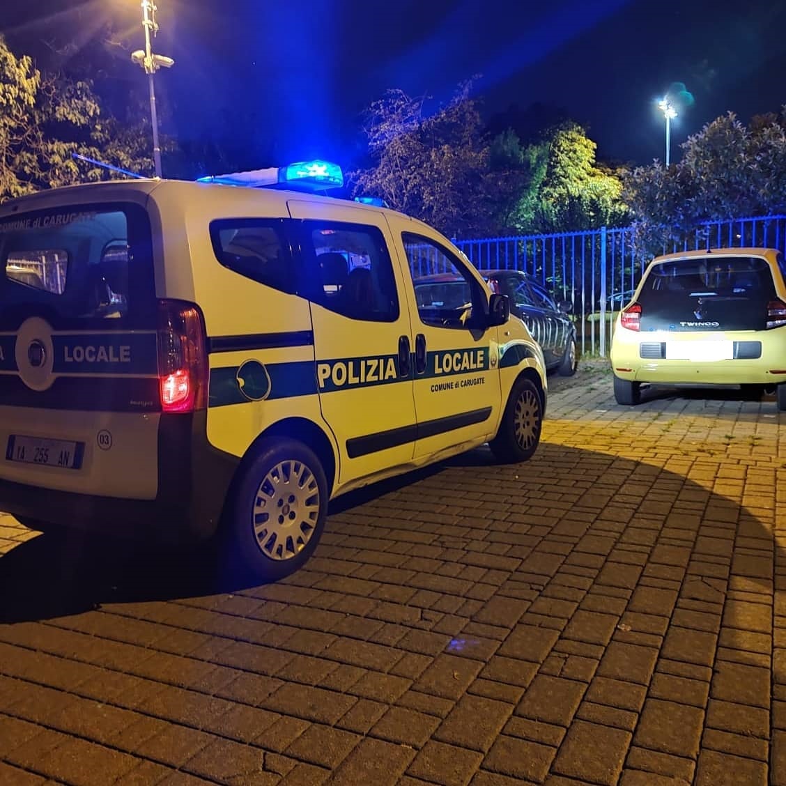 Schiamazzi e baby fracassoni: il Comune mette in campo telecamere ed educatori di strada
