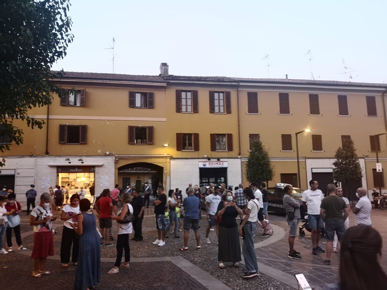 Valanga di sanzioni a Brugherio ai semafori, la rabbia dei multati davanti al Comune
