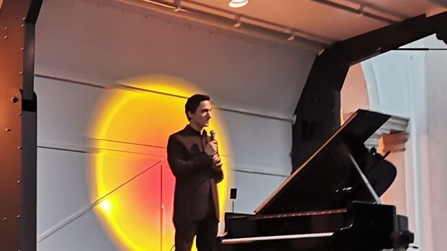 Serata di grande musica a Cernusco sul Naviglio con il pianista Alexander Romanovsky