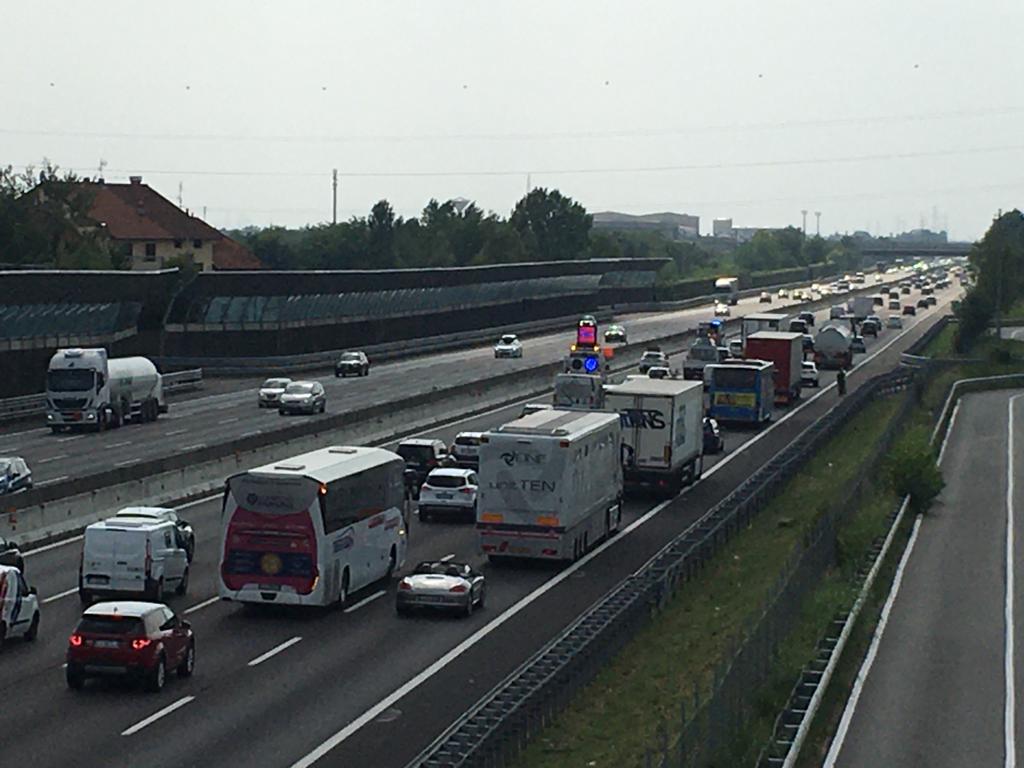 Incidente sull’Autostrada A4: auto ribaltata in terza corsia