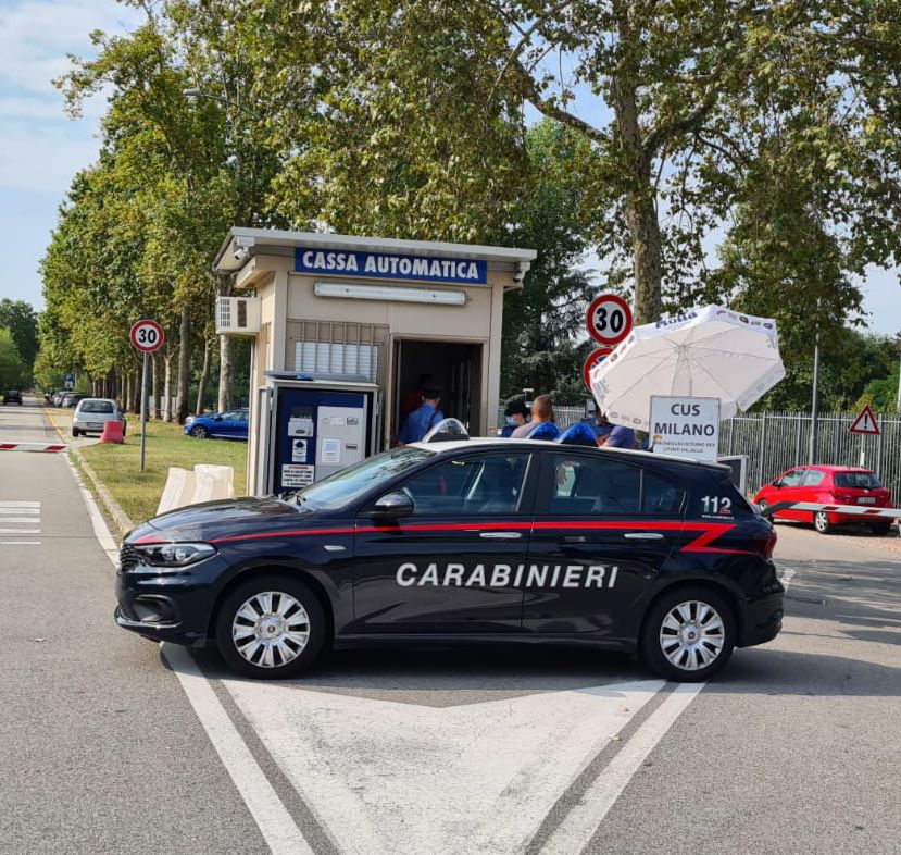 Parcheggiatori in nero e telecamere abusive all’Idroscalo: multe per 14.400 euro