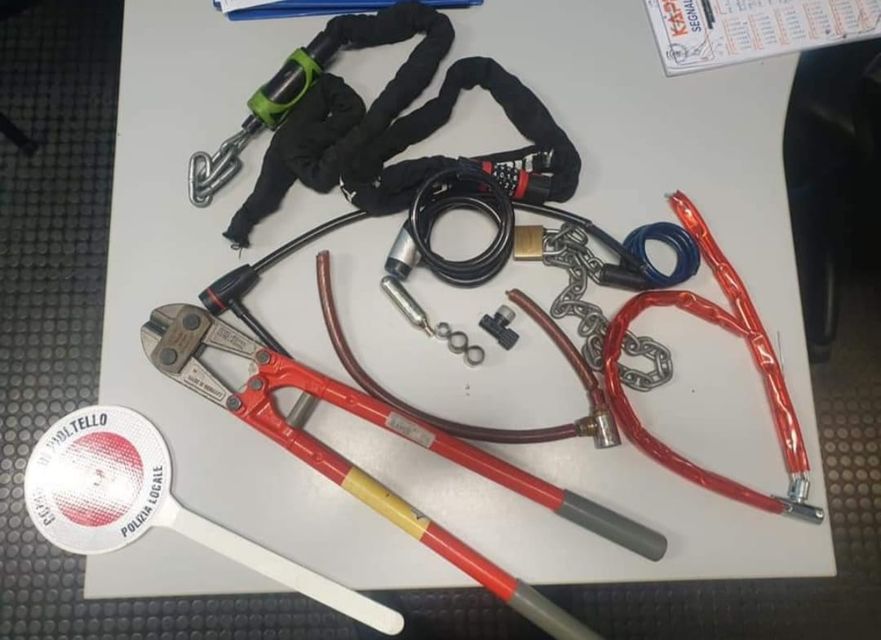 Ladri di biciclette a 17 anni: tentano di rubarne sei in un colpo solo, beccati dalla Polizia Locale