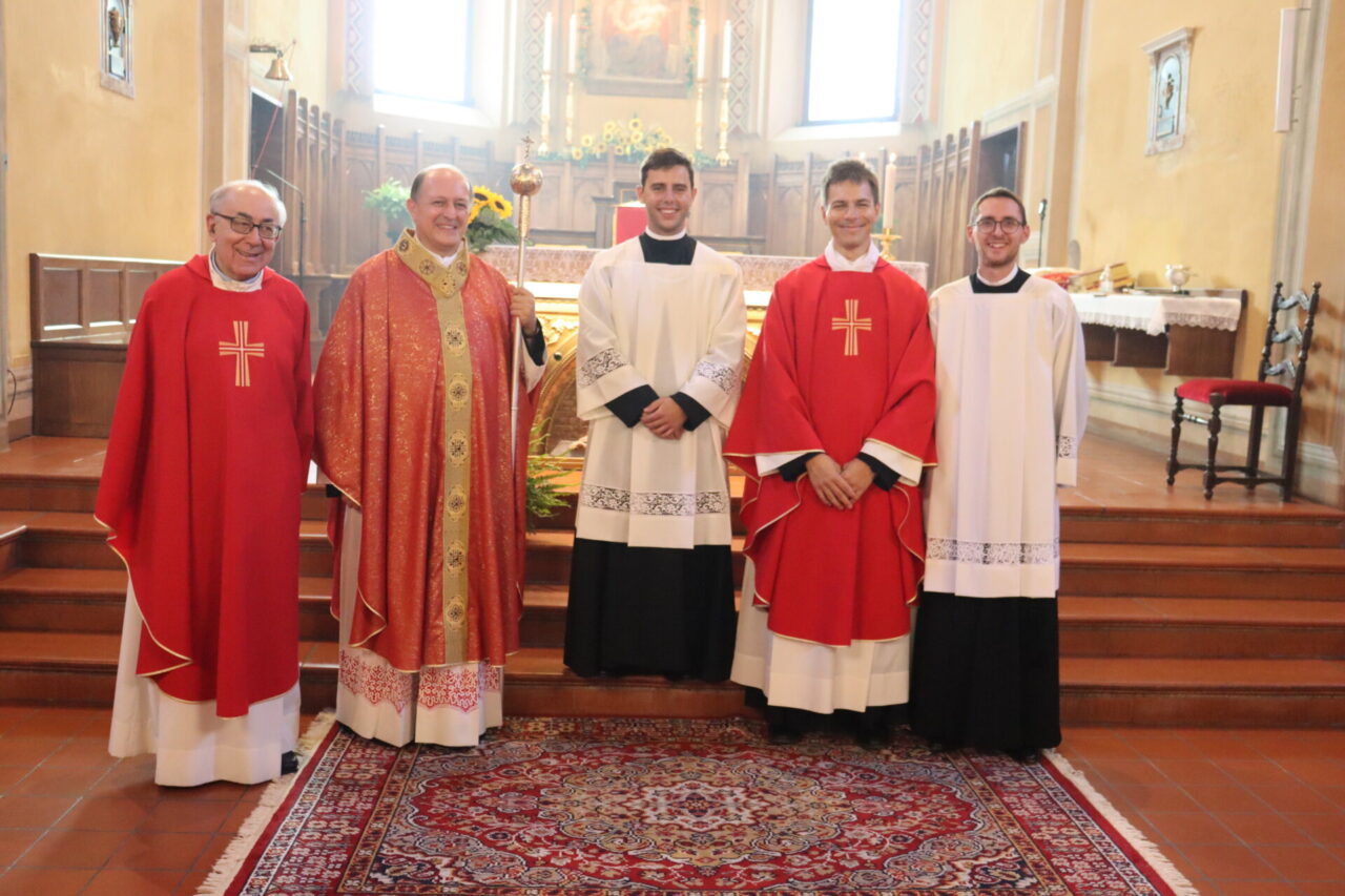 Luca Vignali indossa per la prima volta l’abito da sacerdote, comunità in festa a Melzo
