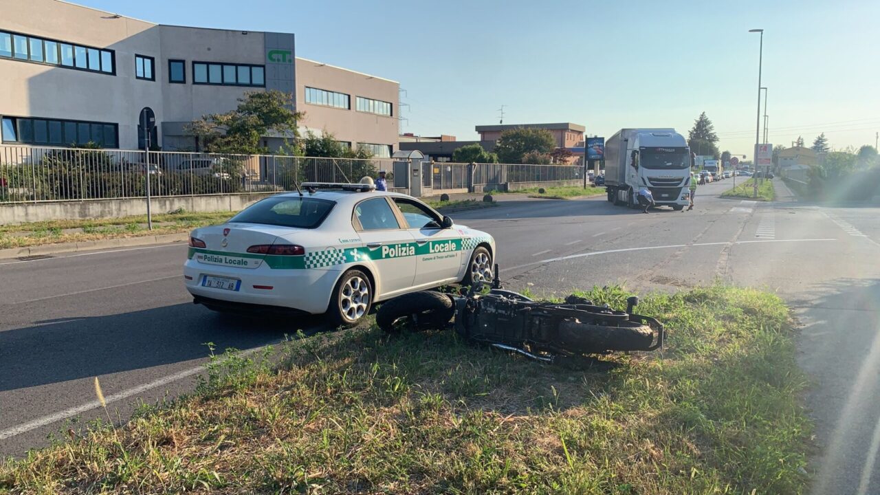 Scontro tra camion e moto in zona industriale a Trezzo sull’Adda: intervento in codice rosso
