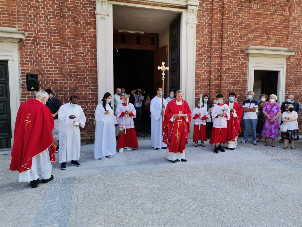 Pessano con Bornago benedizione del nuovo sagrato