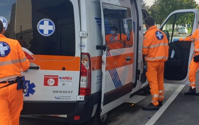 Investita una donna di 88 anni a Cernusco sul Naviglio, ambulanza sul posto