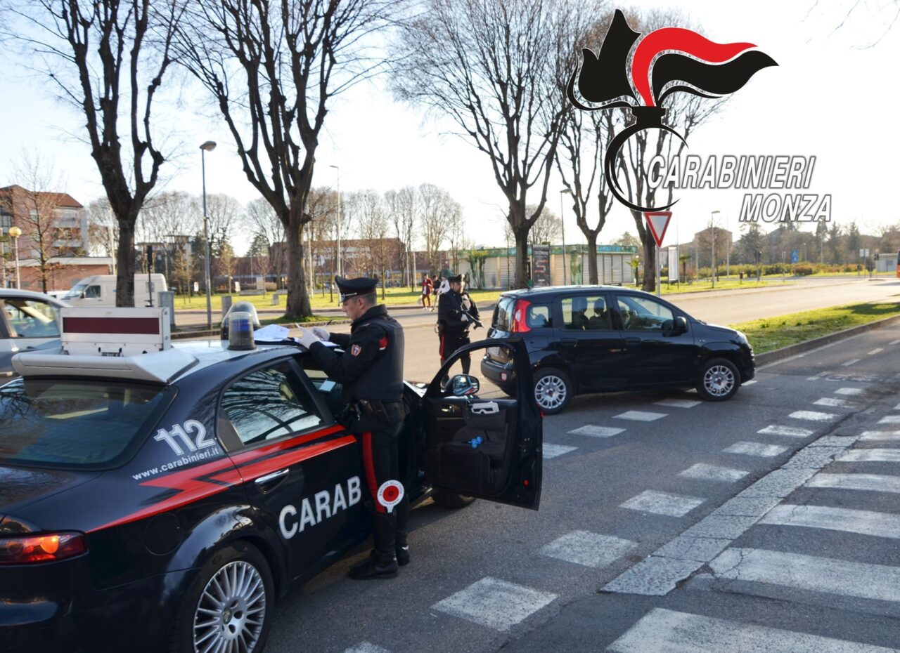 Spacca un bicchiere in faccia al fratello durante una lite al bar: denunciato