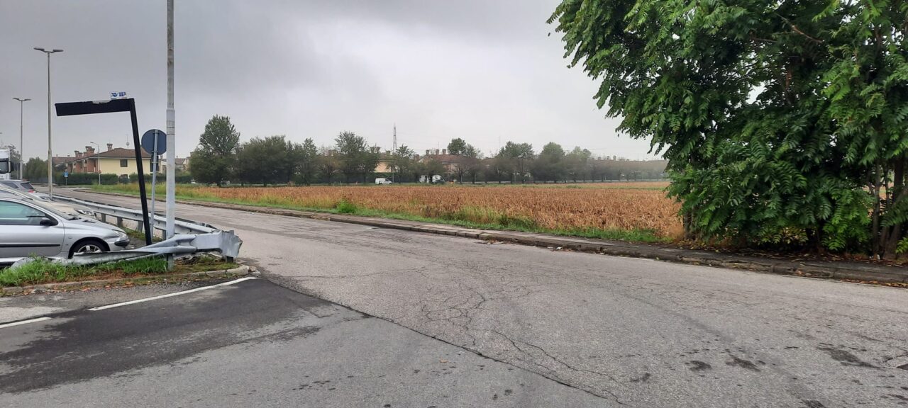 Rubati i cartelli di divieto d’accesso per i mezzi pesanti. E i Tir ne approfittano