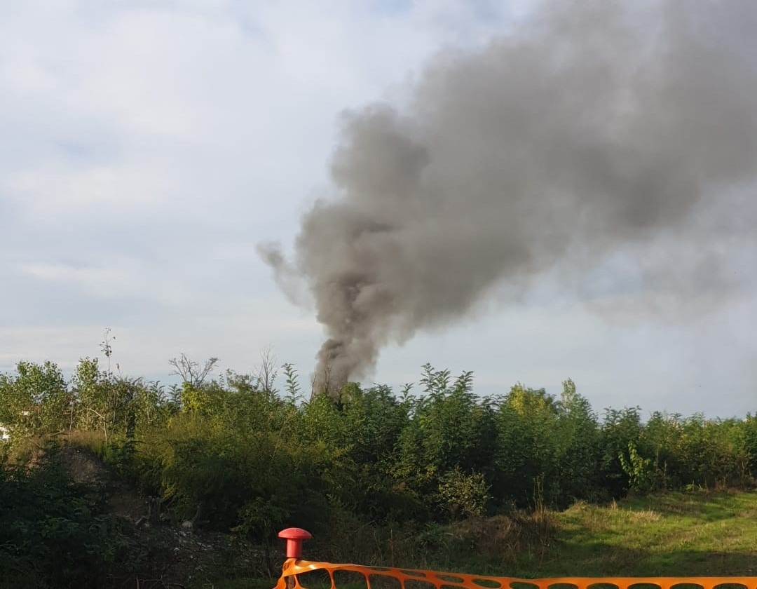 Altissima colonna di fumo a Segrate: intervengono i Vigili del fuoco