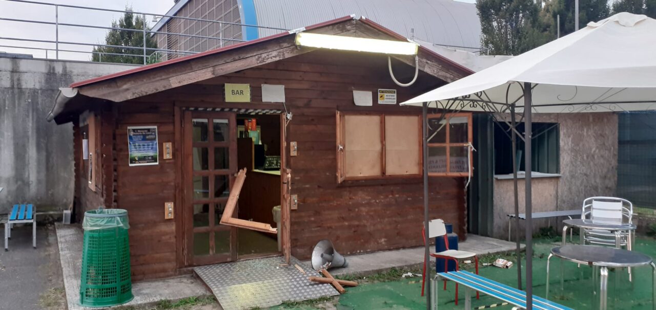 I vandali distruggono il bar della Pioltellese