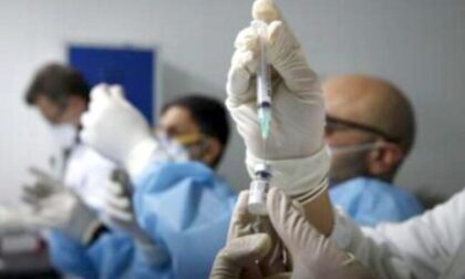 L'infermiera: "Sì al vaccino, ma non firmo il consenso informato"