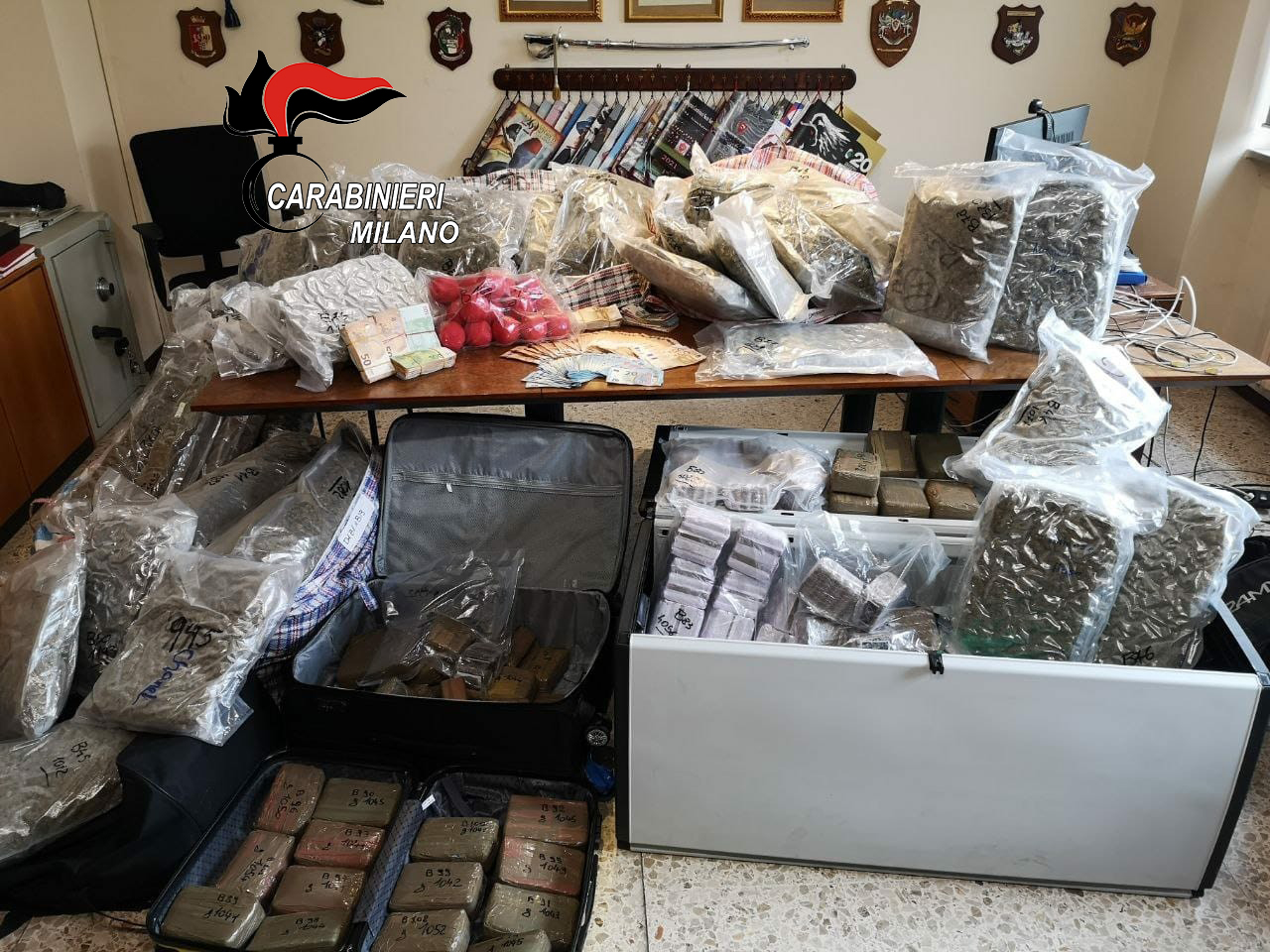 Percettore del Reddito di cittadinanza beccato con due quintali di droga e 57mila euro