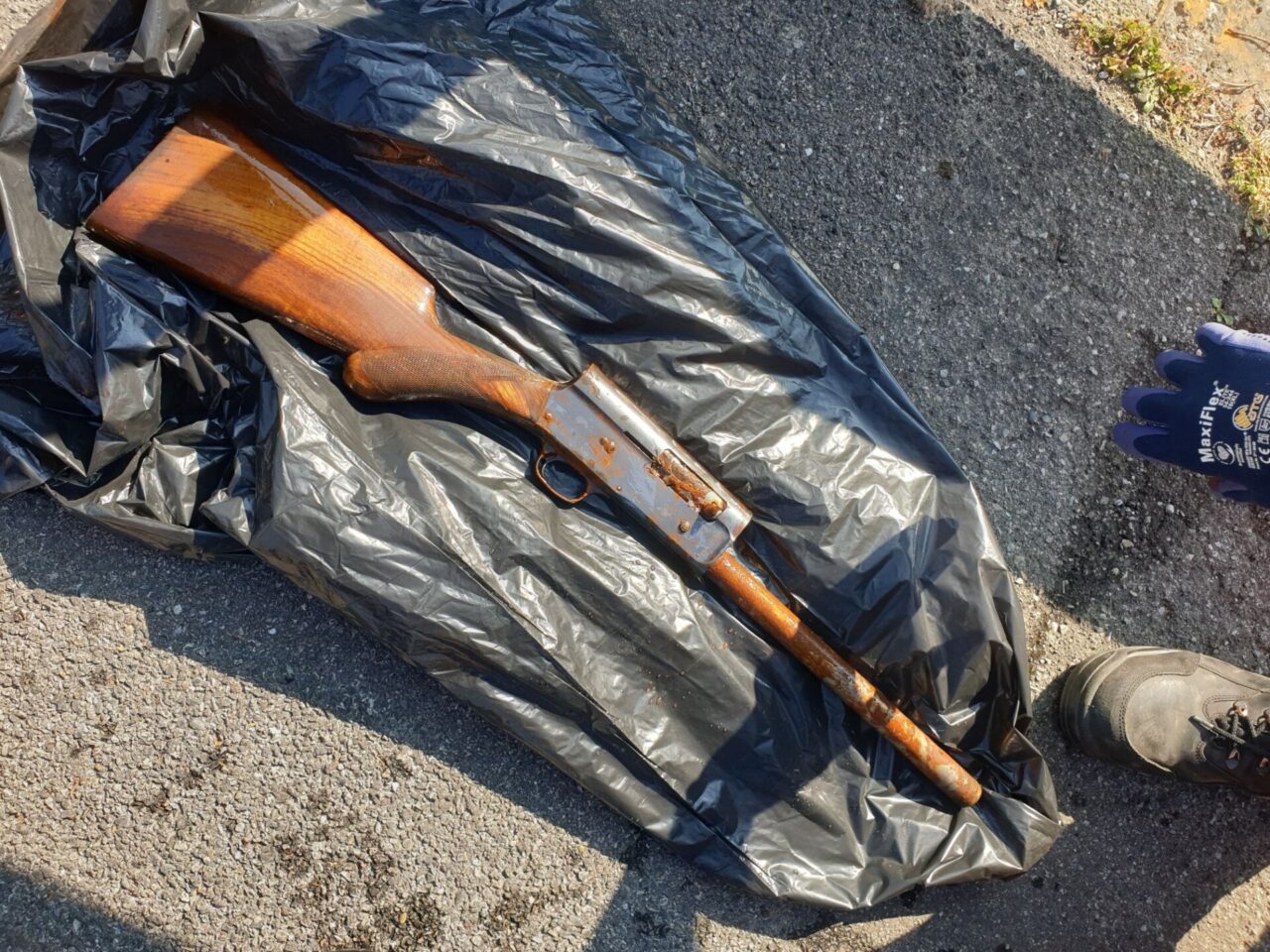 Fucile nel Molgora ripescato dagli agenti della Polizia Locale di Melzo
