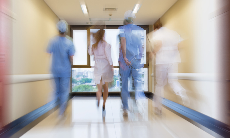 Armato di taglierino tenta di rapinare un’operatrice sanitaria, i sindacati: “Basta aggressioni!”