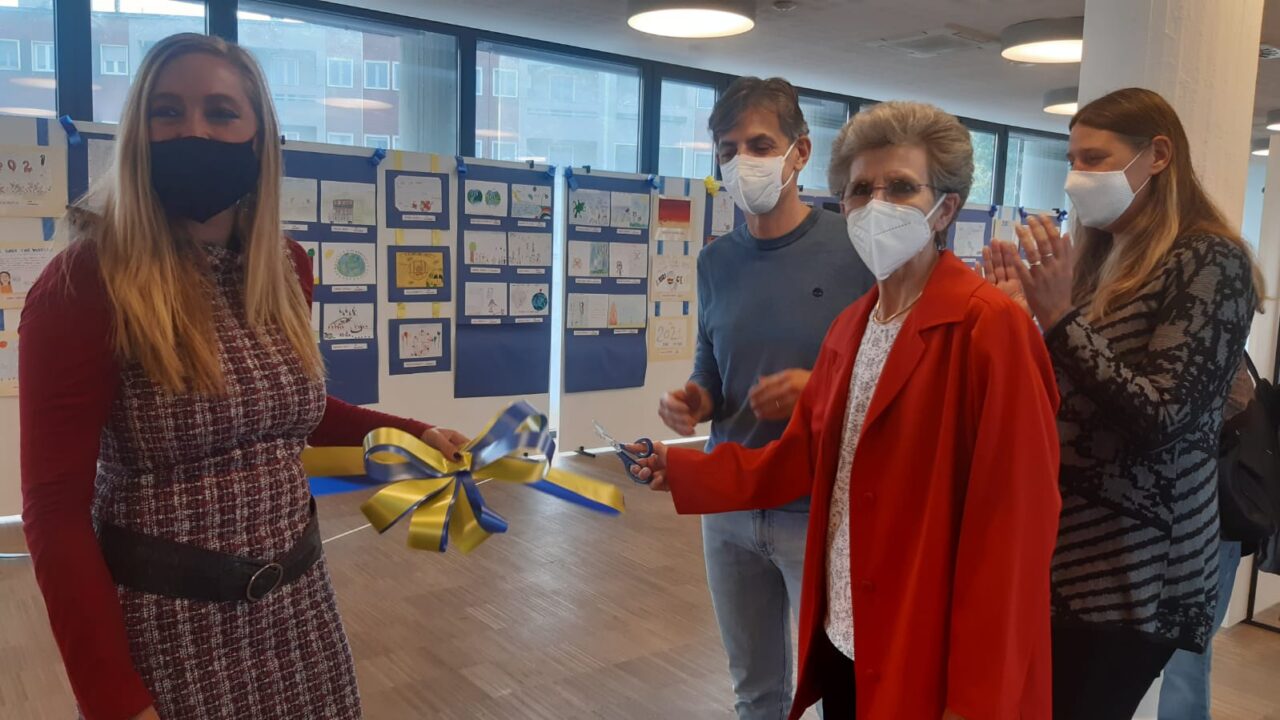 Inaugurata la mostra con oltre duecento creazioni degli studenti di Segrate