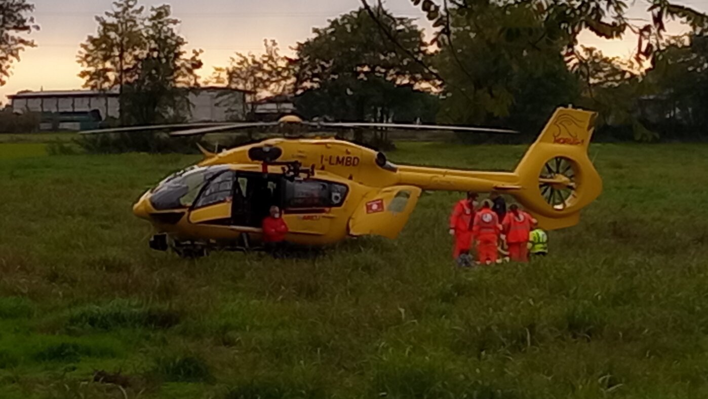 masate ciclista caduto portato in ospedale con l'elisoccorso