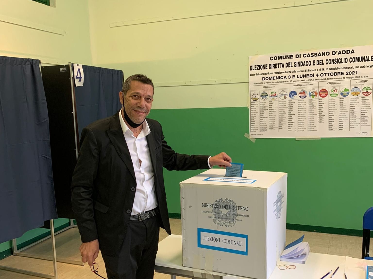 Vittorio Caglio voto urna a Cassano d'Adda