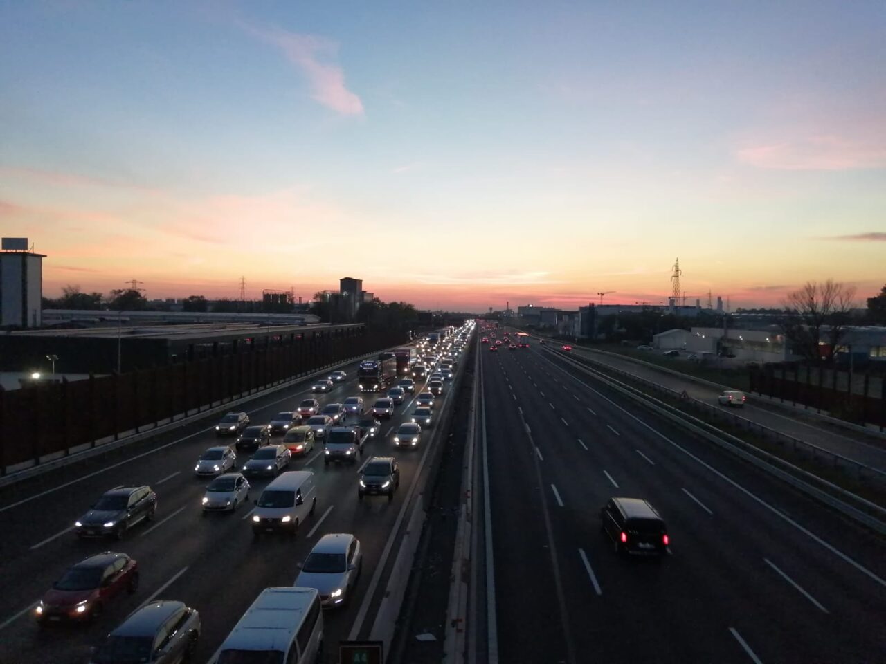 Incidente in autostrada A4, coinvolto un mezzo pesante