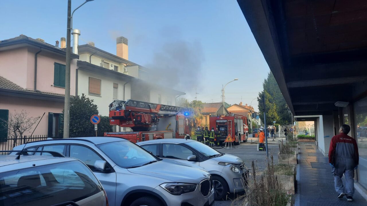 cernusco sul naviglio incendio in appartamento in via Briantea