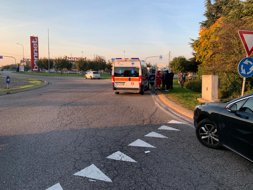 Due ragazzine investite mentre andavano a scuola