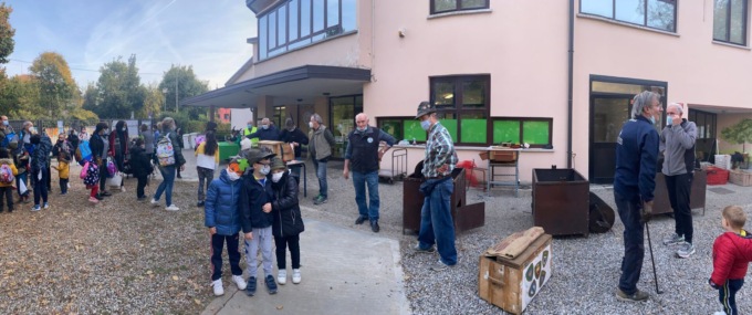 Alpini a scuola tra caldarroste e Code week