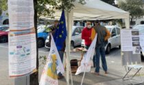 Un gazebo in piazza per chiedere lo stop ai mezzi pesanti