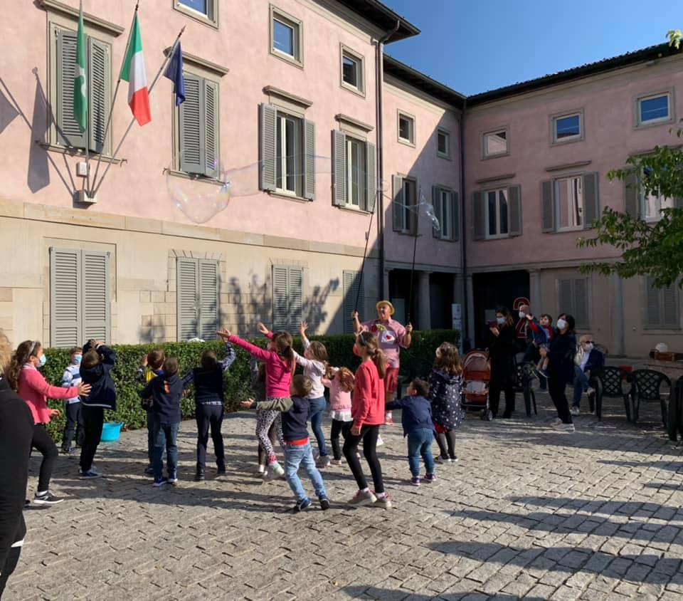 Festa della Madonna del Rosario fra celebrazioni, clown e bancarelle