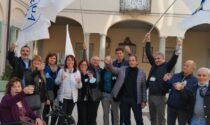 Elezioni a Cassano d'Adda: brindisi davanti al Comune per il neo sindaco Fabio Colombo