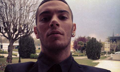 Omicidio di Pessano, l’appello di Emis Killa: “Ragazzi, non focalizzatevi sulla violenza”