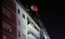 Incendio in un palazzo per un mozzicone di sigaretta: intervento in alta quota dei pompieri