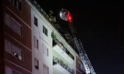 Incendio in un palazzo per un mozzicone di sigaretta: intervento in alta quota dei pompieri