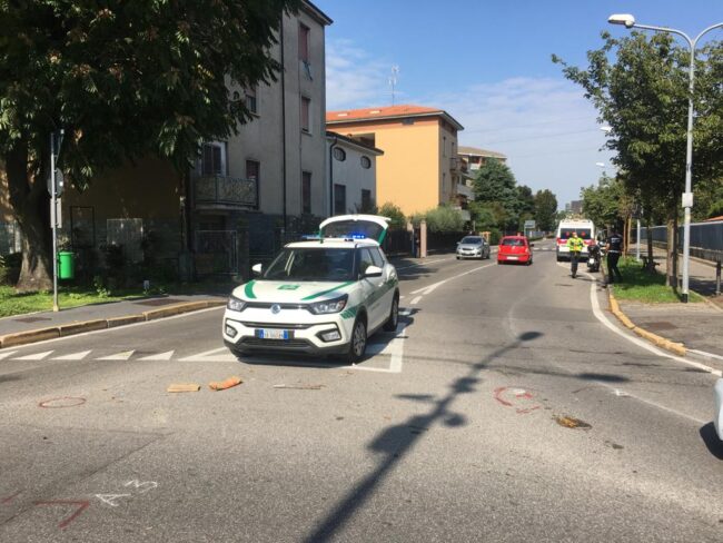 Agenti della Polizia Locale salvano la vita a un camionista