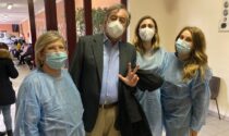 Roberto Burioni sceglie il centro vaccinale di Vimodrone per la sua terza dose