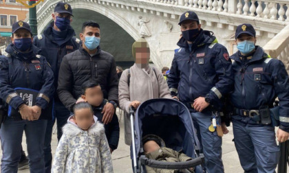 Bimbo si perde tra i turisti a Venezia: ritrovato dalla Polizia