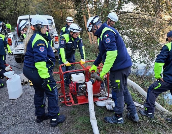 Grandi manovre sul fiume per la Protezione Civile