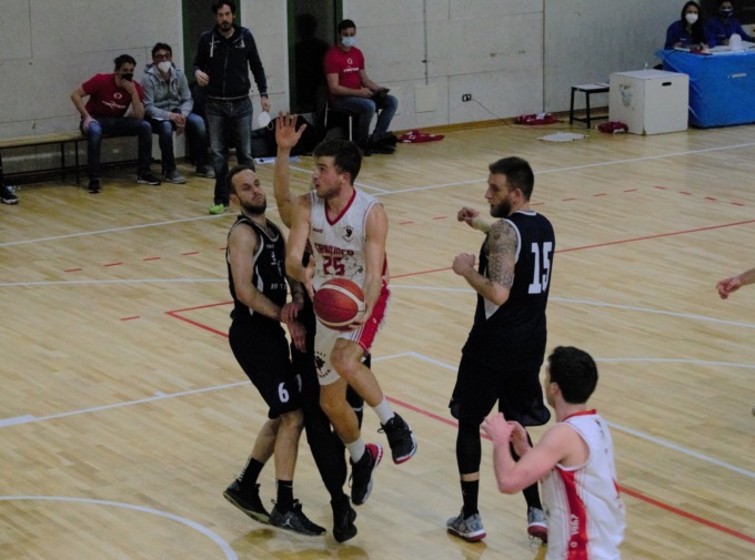 Basket Serie C: Cernusco in ripresa, vittoria contro Cermenate