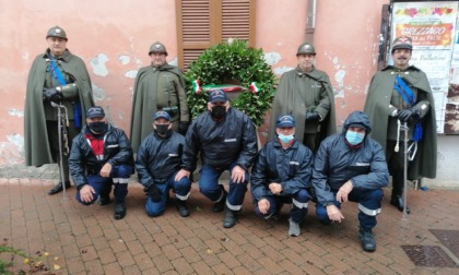 IV Novembre vintage a Grezzago, fra uniformi d'epoca, tricolori e la banda militare