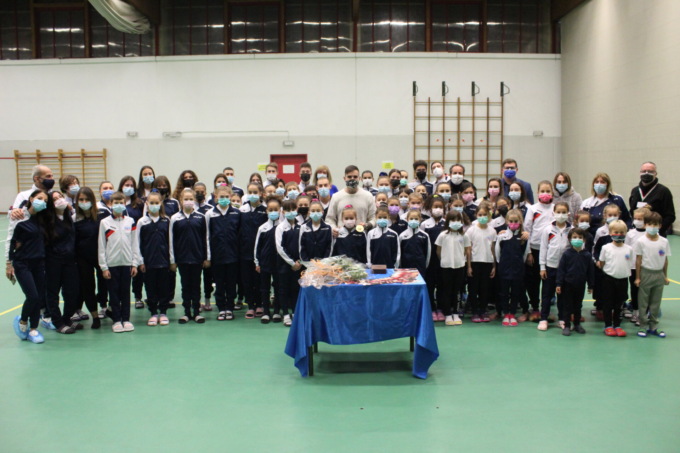 Il campione Nicola Bartolini fa visita alle atlete della Ginnastica Trevicass