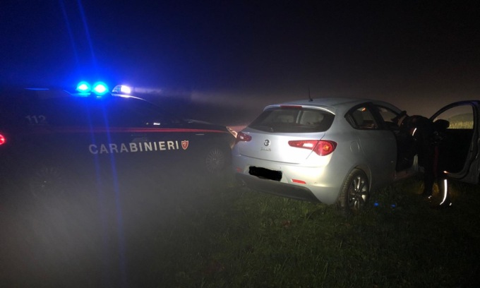 Due auto rubate in fuga, Carabinieri all’inseguimento nei campi di Truccazzano