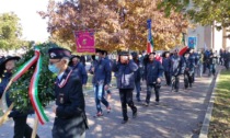La banda, le bandiere e i bersaglieri, grande folla a Cernusco sul Naviglio per il IV Novembre
