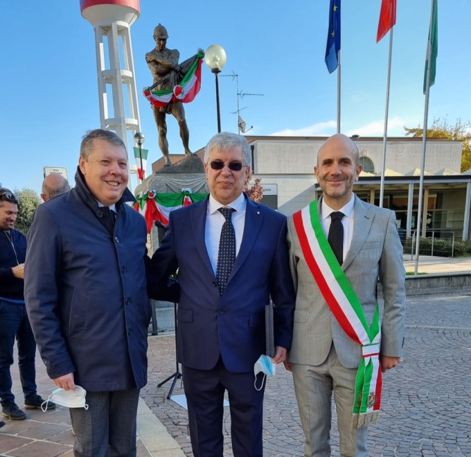 Vignate ha premiato l’ex comandante dei Carabinieri