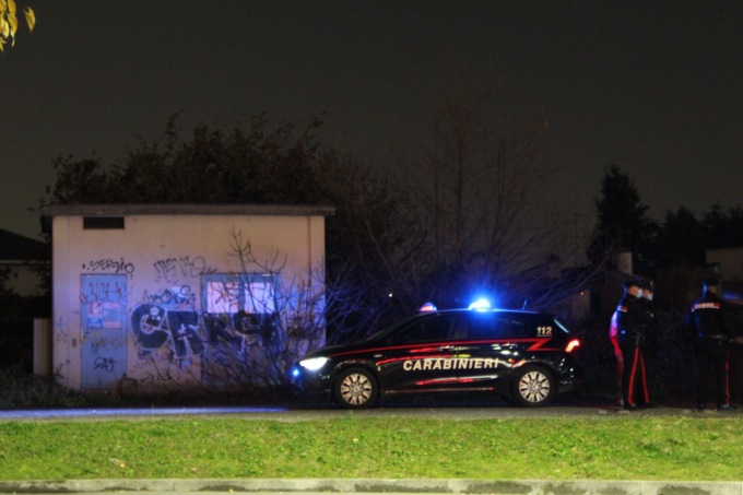 Tragedia della povertà, senzatetto muore in una cabina elettrica