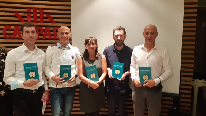 “Noi alla metà del nostro viaggio”: storie di chi ha compiuto cinquant’anni in pandemia