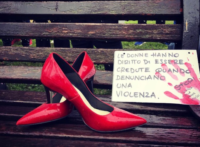 Anche la cooperativa sociale Il Germoglio mette le scarpe rosse sulla panchina