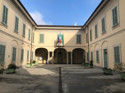 Puzze nauseabonde “soffocano” l’intera città da oltre dieci giorni